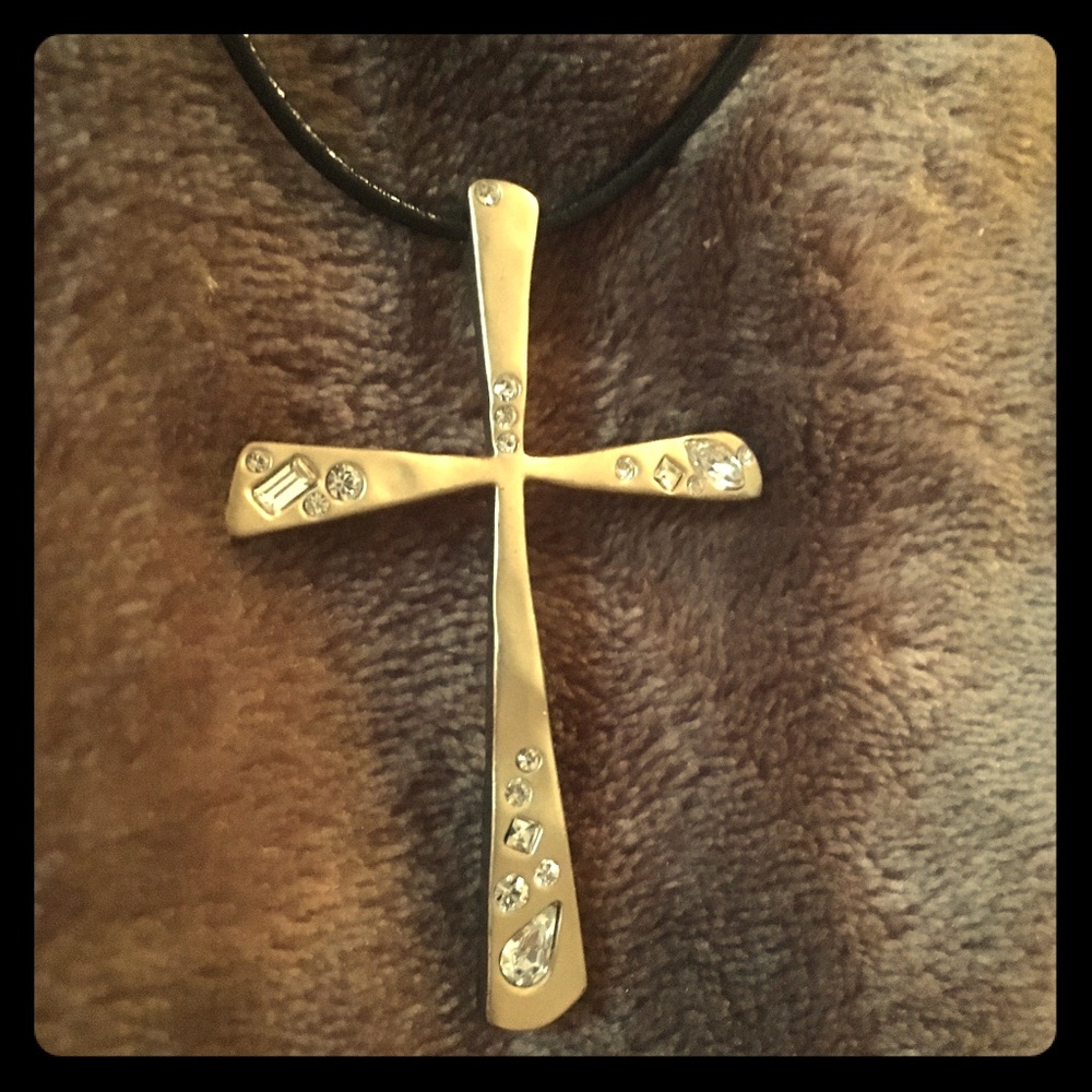 Cross pendant